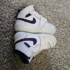 1c white/court purple Jordan 1